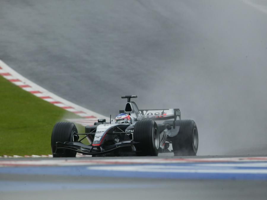  McLaren Mercedes-Benz MP4-19 2004 года  (фото 1 из 2)